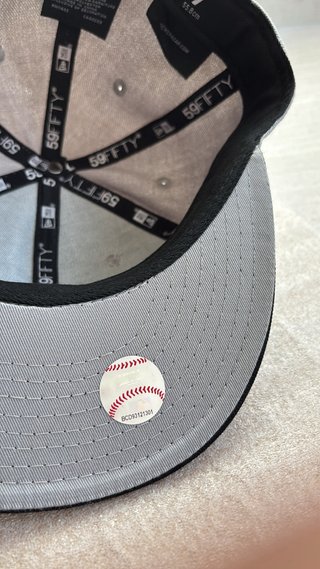 Gorra New Era LA 59FIFTY - Gris y Negra (55,8cm)