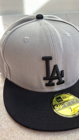 Gorra New Era LA 59FIFTY - Gris y Negra (55,8cm)