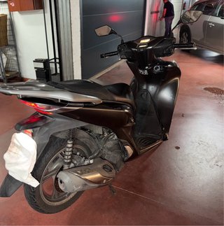 Honda SH125 2021 con chasis doblado tras accidente