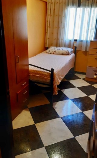 Se alquila habitación chica o señora sola