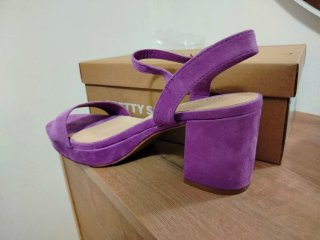 Sandalias moradas tacón ancho sin estrenar