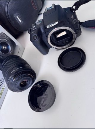 Canon EOS 200D + objetivo Canon EF-S 18-55mm