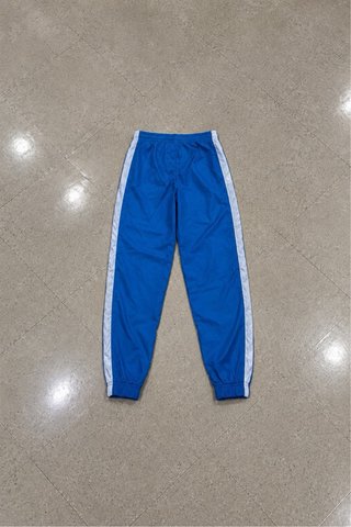 Pantalón Nike azul con raya blanca