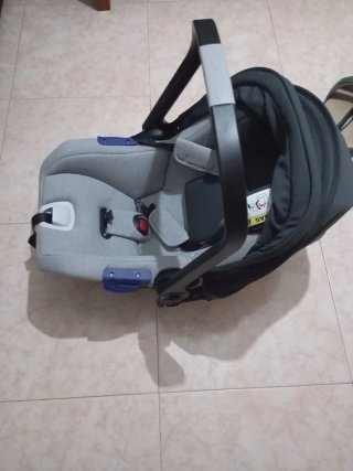 Silla de coche para bebé gris