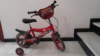 Bicicleta infantil roja Cars
