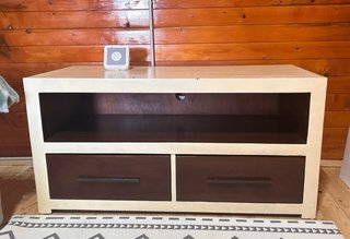Mueble de TV de madera