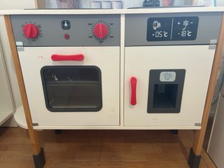 Cocinita de juguete de madera