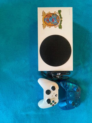 Xbox Series S + 2 mandos
