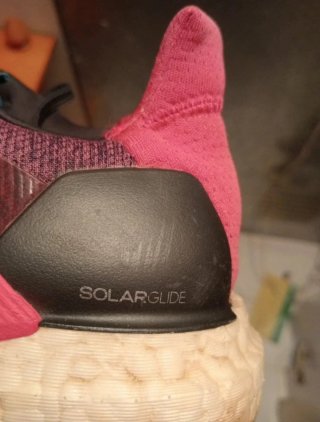 Zapatillas deportivas Adidas negras y rojas