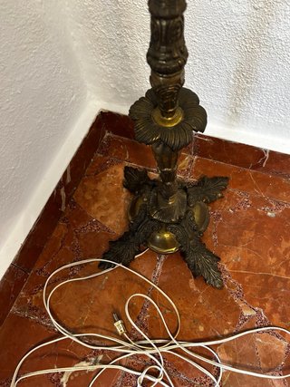 Lámpara de pie de bronce
