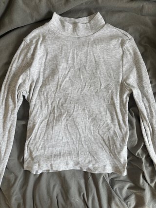 Blusa gris de manga larga