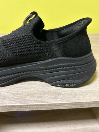 Skechers Hands Free Slip-ins Max Cushioning
