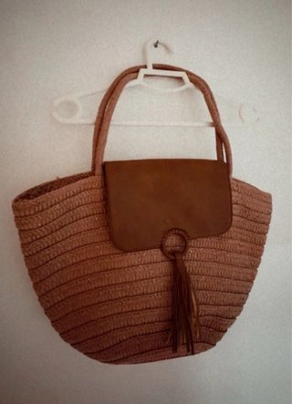 Bolso de rafia vintage rosa con detalle marrón