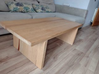 Mesa centro madera natural y 5 bancos