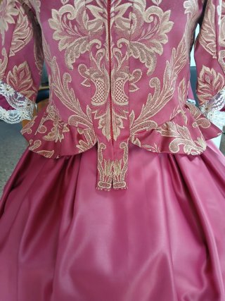 Traje de Fallera/Huertana con bordado dorado