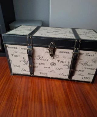 Baúl decorativo estilo vintage.