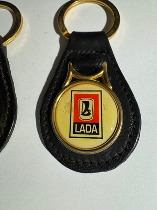 2 Llaveros Vintage Lada de Cuero y Metal