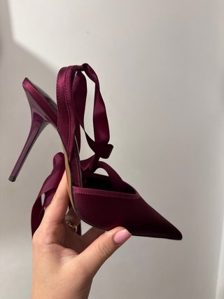 Zapatos de tacón con lazada morados