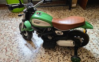 Moto Infantil de Batería Verde. No funciona