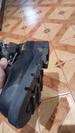 Botas Dr. Martens Negras teini una hebilla rota