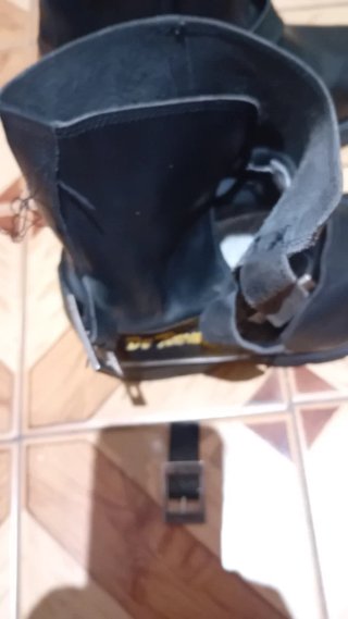 Botas Dr. Martens Negras teini una hebilla rota