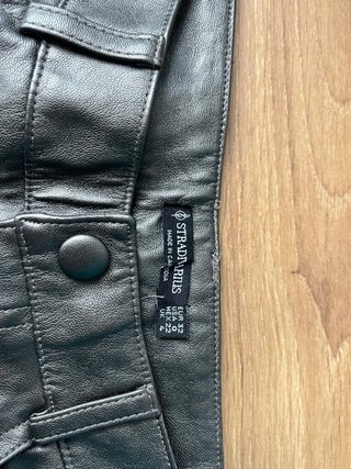 Pantalón efecto piel metalizado