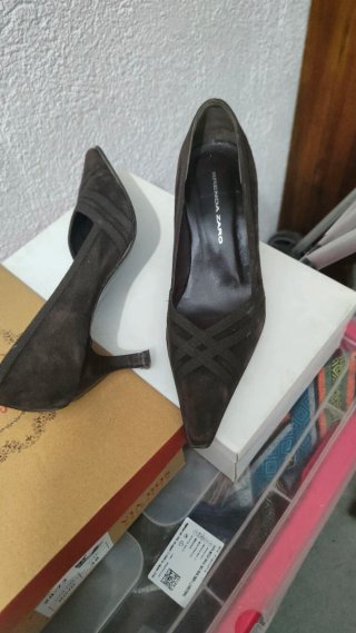 Zapatos de tacón Brenda Zaro marrones, de ante