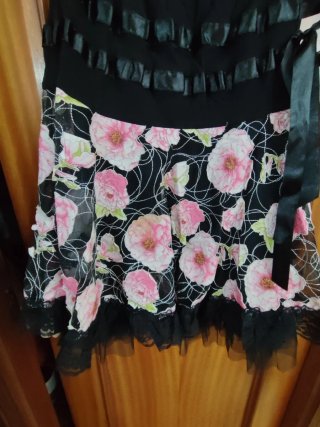 Falda Negra con Estampado Floral