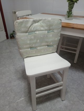Conjunto de mesa y 4 sillas de madera