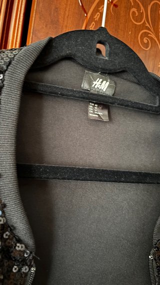Cazadora de lentejuelas negra H&M