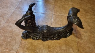 Figura de sirena de bronce. Pie de mesa de centro