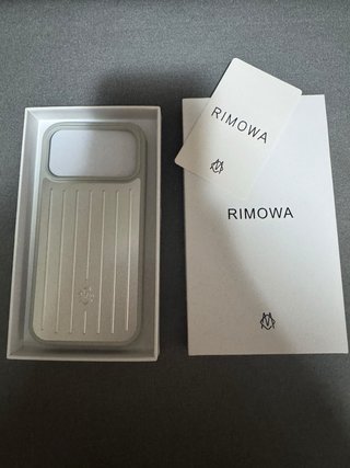 Funda Rimowa para iPhone 17 Pro Max Gris