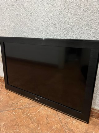 Televisor LG para colgar (no tiene base)