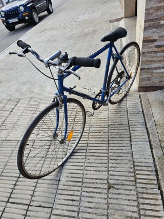 Bicicleta de carretera Orbea con un diseño clásico