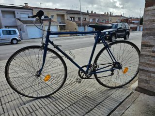 Bicicleta de carretera Orbea con un diseño clásico