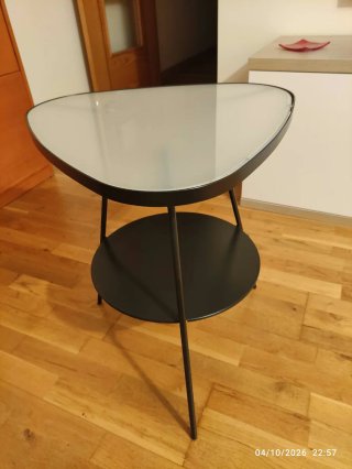Mesa auxiliar cristal y metal