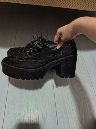 Zapatos negros de plataforma talla 40