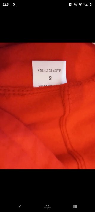 Sudadera con capucha roja