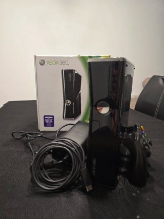 Xbox 360 Slim 250GB + Mando + Caja Original