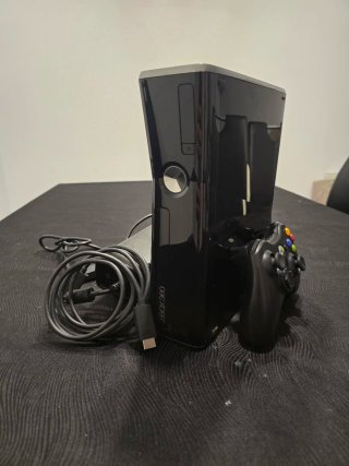 Xbox 360 Slim 250GB + Mando + Caja Original