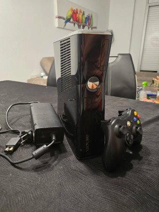 Xbox 360 Slim 250GB + Mando + Caja Original
