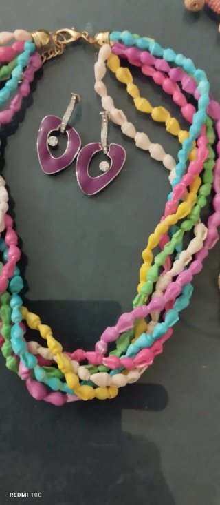 Lote bisutería: pendientes y collar