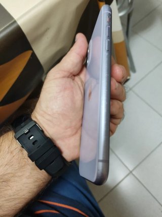 iPhone 11 violeta