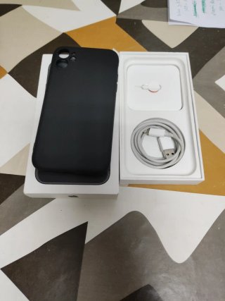 iPhone 11 violeta