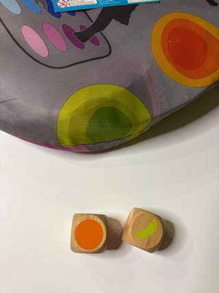 Juego  tipo Twister con dados y para mas de 3 años