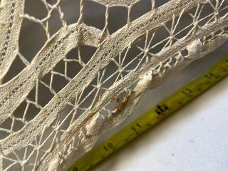 Parasol antiguo de encaje bordado