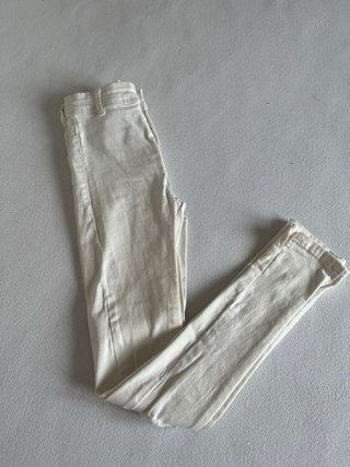 Pantalón pitillo Bershka blanco