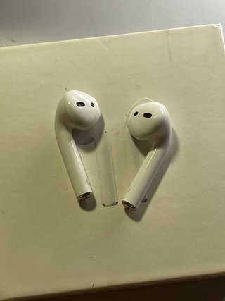 AirPods 2 Apple