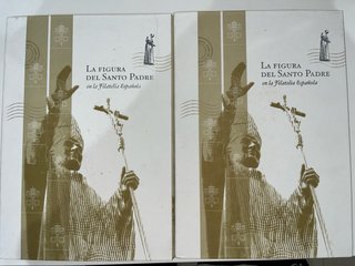 2 Carpetas de sellos Santo Padre Correos