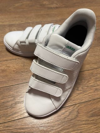 Zapatillas Adidas Blancas nuevas talla 34